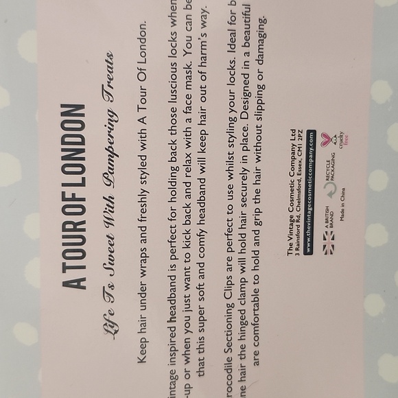 Brand New The Vintage Cosmetic Co. Hair Gift Box - Picture 3 of 4